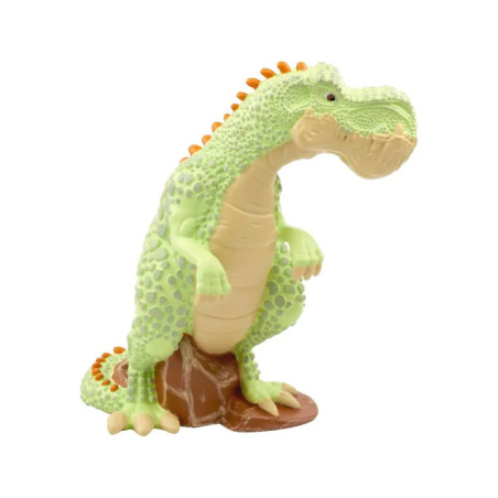Hellgrünes Spielzeug-Dinosaurier mit orangen Stacheln steht aufrecht auf braunem Stein und blickt leicht nach rechts.