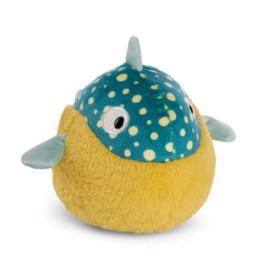 Plüschfisch mit rundem gelbem Körper, blauen Flossen und türkis gepunktetem Rücken vor weißem Hintergrund.