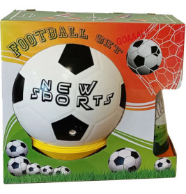 Box mit Aufschrift Football Set, zeigt einen schwarz-weißen Fußball und Grafiken von Cartoon-Fußbällen.
