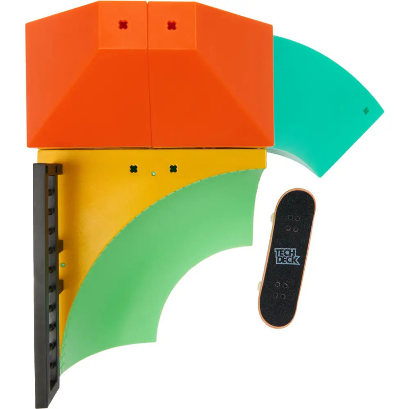 Tech Deck Fingerboard mit bunten Skatepark-Rampen aus Kunststoff in Orange, Gelb und Grün. Tech Deck Fingerboard mit bunten Skatepark-Rampen aus Kunststoff in Orange, Gelb und Grün.