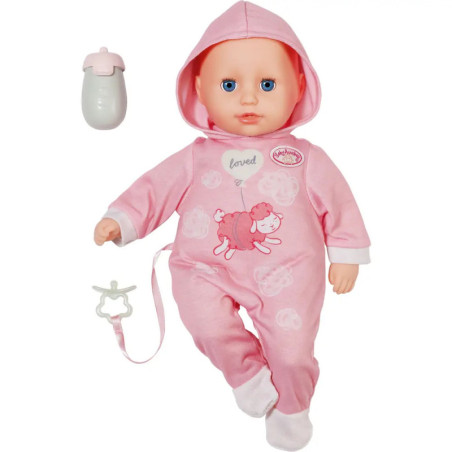 Babypuppe im rosa Kapuzen-Strampler mit Schnullerclip, daneben steht ein Milchfläschchen.