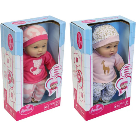 Zwei Babypuppen in Boxen, nebeneinander mit Tierkostümen und Mützen ausgestellt.