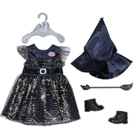 Schwarzes und silbernes Hexenkostüm für eine Puppe mit Kleid, Hut, Stiefeln, Besen und Kleiderbügel.