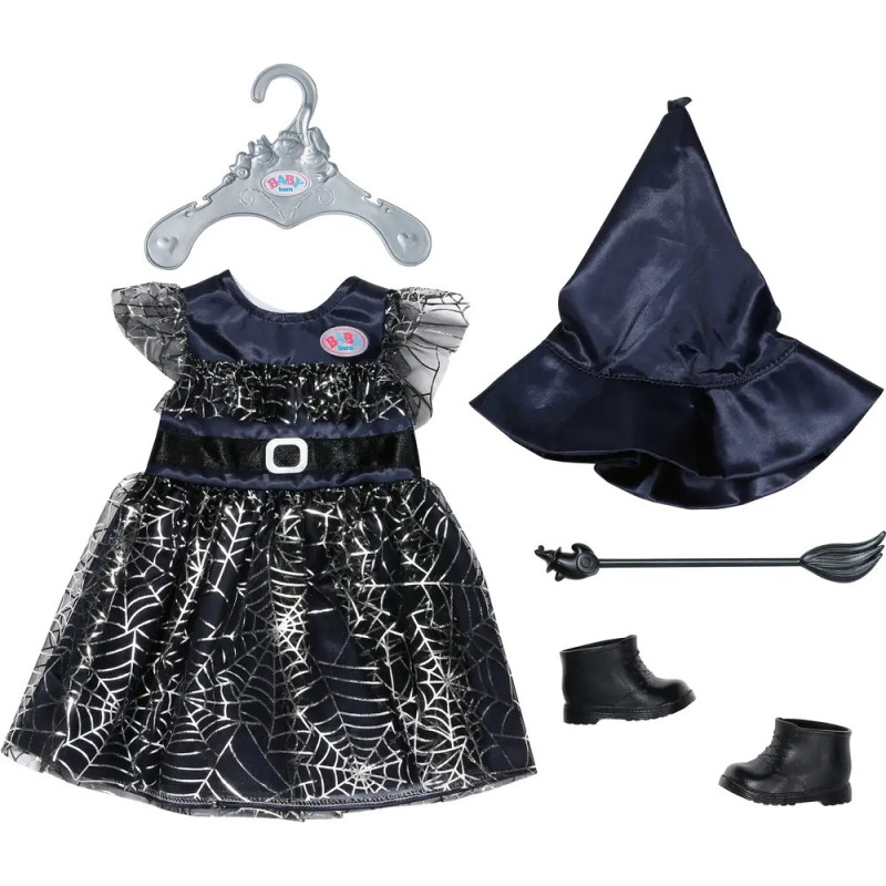 Schwarzes und silbernes Hexenkostüm für eine Puppe mit Kleid, Hut, Stiefeln, Besen und Kleiderbügel. Schwarzes und silbernes Hexenkostüm für eine Puppe mit Kleid, Hut, Stiefeln, Besen und Kleiderbügel.