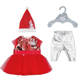 Rotes Paillettenkleid, silberne Leggings, Santa-Mütze mit Hase und grauem Bügel auf weißem Hintergrund.