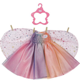 Schillerndes Regenbogen-Puppenkleid mit Sternenumhang und pinkem, schmetterlingsförmigem Kleiderbügel.