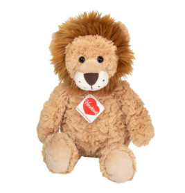 Plüschlöwe mit flauschiger Mähne und rotem herzförmigem Anhänger auf der Brust sitzt aufrecht.