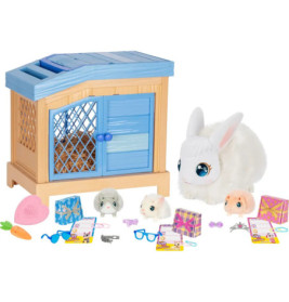 Spielset mit Plüschkaninchen, drei kleinen Tiertfiguren, Zubehör und bunten Boxen.
