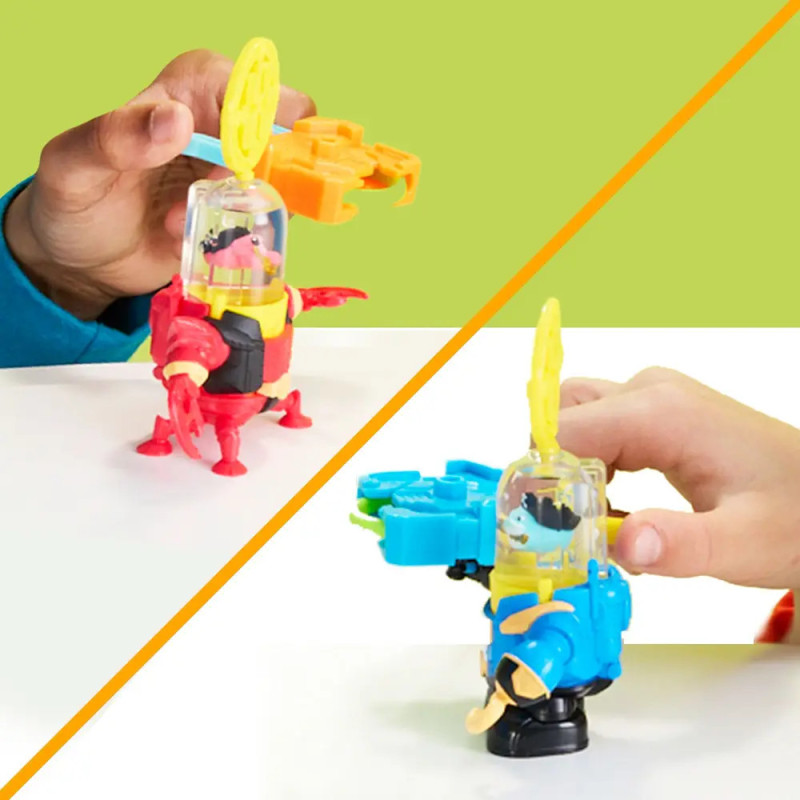 Zwei Hände spielen mit bunten Roboter-Spielzeugen, eins rot-gelb, das andere blau-gelb. Zwei Hände spielen mit bunten Roboter-Spielzeugen, eins rot-gelb, das andere blau-gelb.