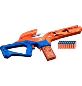 Blauer und orangefarbener Nerf-Blaster mit blauen Schaumstoffpfeilen daneben.