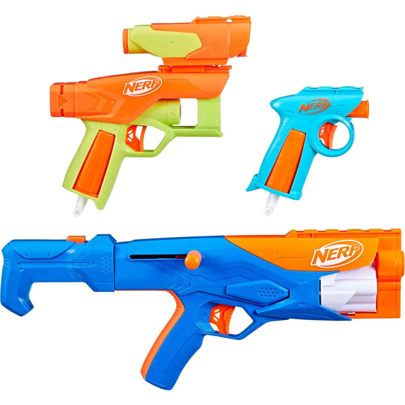 Drei bunte Nerf-Spielzeugblaster liegen auf weißem Hintergrund.