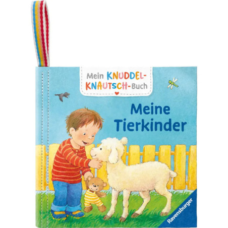 Cover eines Kinderbuchs: Ein Junge streichelt ein Lamm, im Hintergrund sind ein Teddybär und ein gelber Zaun.