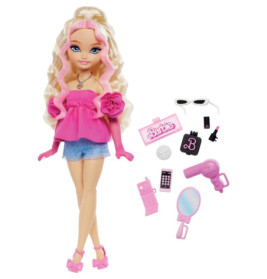 Blonde Puppe mit pinkem Top und Shorts, dazu Handy, Spiegel, Föhn, Sonnenbrille und Make-up-Zubehör.