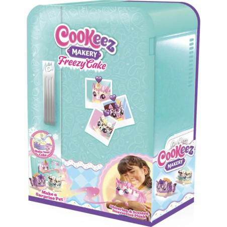 Hellblaue Cookeez Makery Freezy Cake Spielzeugbox mit lächelndem Mädchen und Plüschtieren auf der Vorderseite.