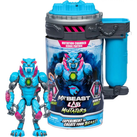 Eine blau-pinke Beast-Actionfigur steht neben einer MrBeast Lab Mutators Spielzeug-Mutationskammer.