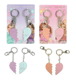Vier herzförmige Best Friends-Schlüsselanhänger-Paare in Pastellfarben, jeweils auf illustrierten Karten.