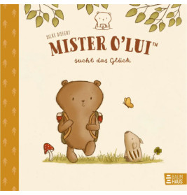 Ein Bär mit Rucksack läuft mit einem kleinen Hund unter Ästen, daneben sind ein Schmetterling und ein Pilz zu sehen.