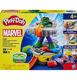 Play-Doh Marvel Hulk Set ab 4 Jahren, mit Hulk-Figur, die auf der Verpackung Play-Doh zerdrückt.