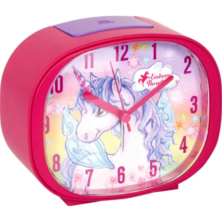Rosa Wecker mit Einhornmotiv auf dem Zifferblatt sowie roten Stunden- und Minutenzeigern.