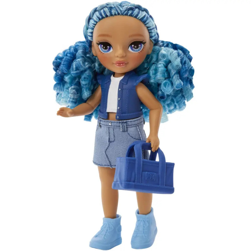 Modepuppe mit blauen Locken, Jeansoutfit, blauen Schuhen und einer blauen Handtasche.