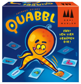 Ein orangefarbenes Wesen zeigt auf Tierkarten auf einer blauen Box mit der Aufschrift Quabbl.
