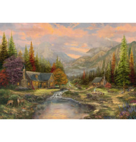 Eine gemütliche Hütte steht an einem Bach im bewaldeten Gebirge bei Sonnenuntergang, Rehe grasen in der Nähe.