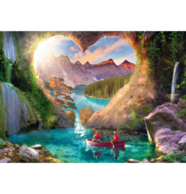 Zwei Personen rudern in einem roten Kanu auf einem blauen See vor herzförmiger Höhle mit Bergen und Sonnenlicht.
