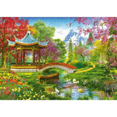 Bunter Garten mit Pavillon, Bogenbrücke, Boot, Blumen, Vögeln, Bäumen und Bergen im Hintergrund. Bunter Garten mit Pavillon, Bogenbrücke, Boot, Blumen, Vögeln, Bäumen und Bergen im Hintergrund.