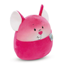 Rosa Plüschmaus mit weißen Ohren, niedlichem Gesicht und seitlichem Etikett vor weißem Hintergrund.