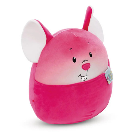 Rosa Plüschmaus mit weißen Ohren, niedlichem Gesicht und seitlichem Etikett vor weißem Hintergrund.