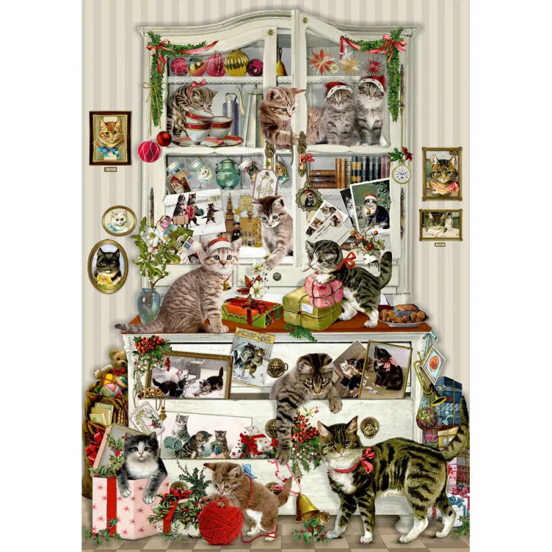 Festlich dekorierter Schrank mit Christbaumschmuck, Fotos und verspielten Katzen, die Geschenke und Wollknäuel tragen. Festlich dekorierter Schrank mit Christbaumschmuck, Fotos und verspielten Katzen, die Geschenke und Wollknäuel tragen.
