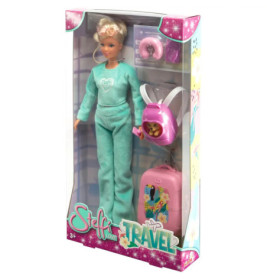 Steffi Love Reisepuppe im Karton mit türkisfarbenem Outfit, Koffer, Rucksack und Reiseaccessoires.