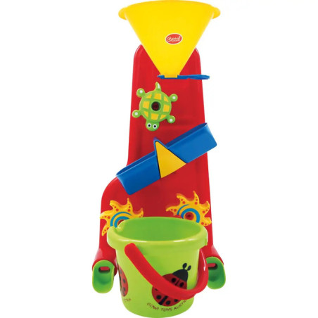Buntes Wasserspielzeug aus Kunststoff mit Trichter, Schildkrötendrehteil, blauer Rutsche und grünem Eimer mit Marienkäfern.