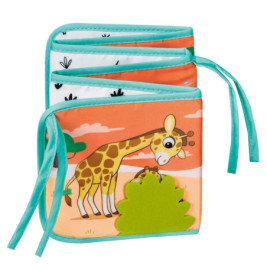 Weiches Stoff-Babybuch mit Giraffenmotiv, türkisfarbenen Bändern sowie Pflanzen und Wolken als Zeichnungen.