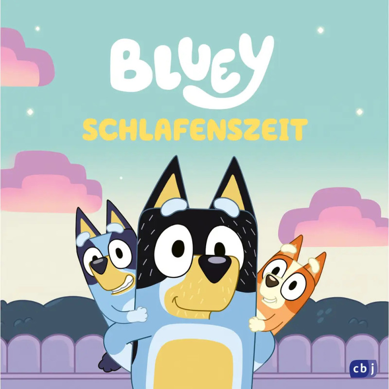 Die Cartoon-Hunde Bluey, Bandit und Bingo lächeln vor einem pastellfarbenen Abendhimmel und einem Zaun.