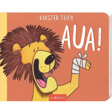 Illustrierter Löwe mit verbundenem Fuß und offenem Maul auf rotem Buchcover mit Titel AUA! von Karsten Teich.