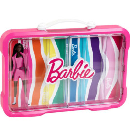 Barbie-Puppe mit Zubehör in einem rosa Kunststoffkoffer mit weißem Griff und Barbie-Schriftzug.
