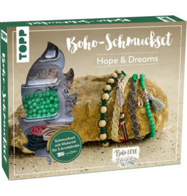 Boho-Schmuckset mit Material für fünf grüne und goldene Armbänder, daneben fertige Muster.