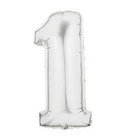 Silberne Folienballon-Zahl Eins vor weißem Hintergrund.