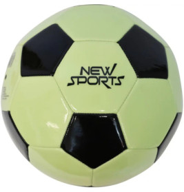 Schwarz-weißer Fußball, auf einem weißen Feld steht NEW SPORTS.