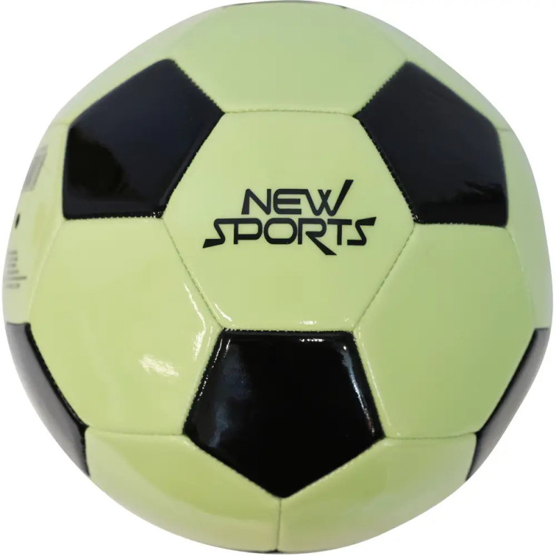 Schwarz-weißer Fußball, auf einem weißen Feld steht NEW SPORTS. Schwarz-weißer Fußball, auf einem weißen Feld steht NEW SPORTS.