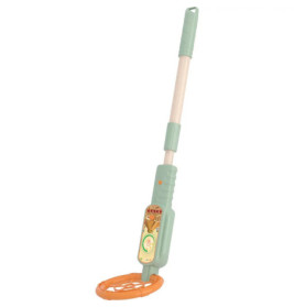 Spielzeug-Metalldetektor mit grünem Griff und orangefarbenem, rundem Sensor am unteren Ende.