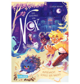 Ein Junge, zwei Mädchen und ein magisches Wesen rennen nachts bei Vollmond an einer unheimlichen Schule vorbei.