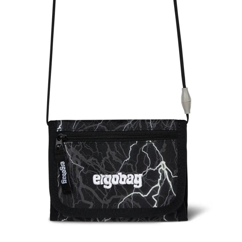 Schwarzes ergobag-Etui mit weißem Blitzmuster, Frontreißverschluss und weißem ergobag-Logo. Schwarzes ergobag-Etui mit weißem Blitzmuster, Frontreißverschluss und weißem ergobag-Logo.