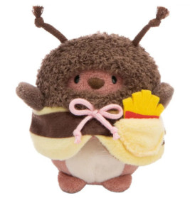 Plüschfigur als Biene mit Fühlern, Umhang und Tasche mit Plüsch-Pommes.