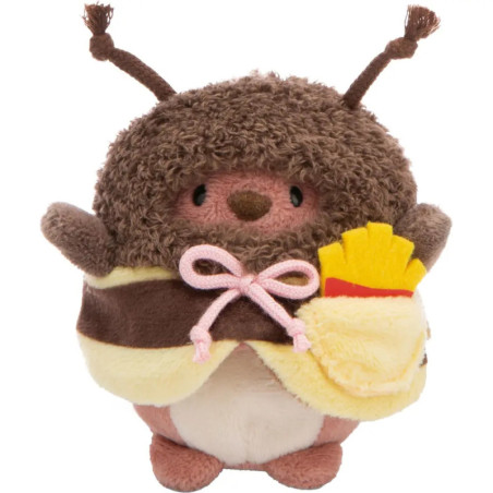 Plüschfigur als Biene mit Fühlern, Umhang und Tasche mit Plüsch-Pommes.