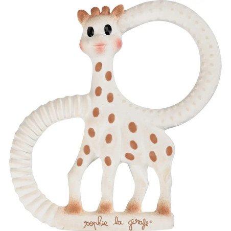 Baby-Beißspielzeug in Giraffenform mit braunen Flecken, rundem Griff und dem Schriftzug Sophie la girafe. Baby-Beißspielzeug in Giraffenform mit braunen Flecken, rundem Griff und dem Schriftzug Sophie la girafe.