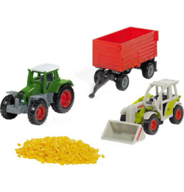 Drei Spielzeugfahrzeuge (grüner Traktor, roter Anhänger, weißer Lader) und gelbe Kunststoffpellets.