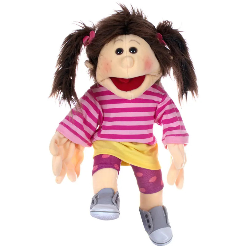 Ein lächelndes Puppenmädchen mit Zöpfen, rosa gestreiftem Shirt, gelbem Rock und grauen Schuhen. Ein lächelndes Puppenmädchen mit Zöpfen, rosa gestreiftem Shirt, gelbem Rock und grauen Schuhen.