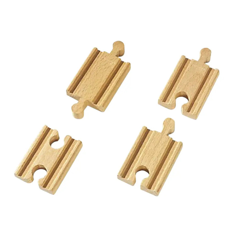 Vier hölzerne Adapterstücke für Spielzeugeisenbahn-Gleise mit verschiedenen Verbindungsarten auf weißem Hintergrund.